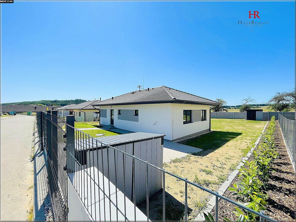 Prodej rodinného domu 106 m², pozemek 807 m² – fotografie 2