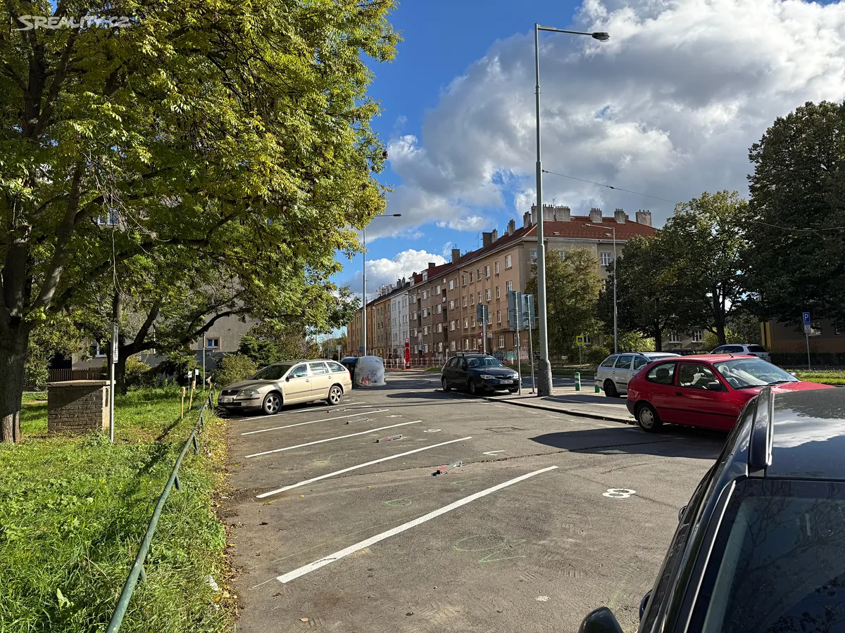 Pronájem garážového stání 13 m², Praha