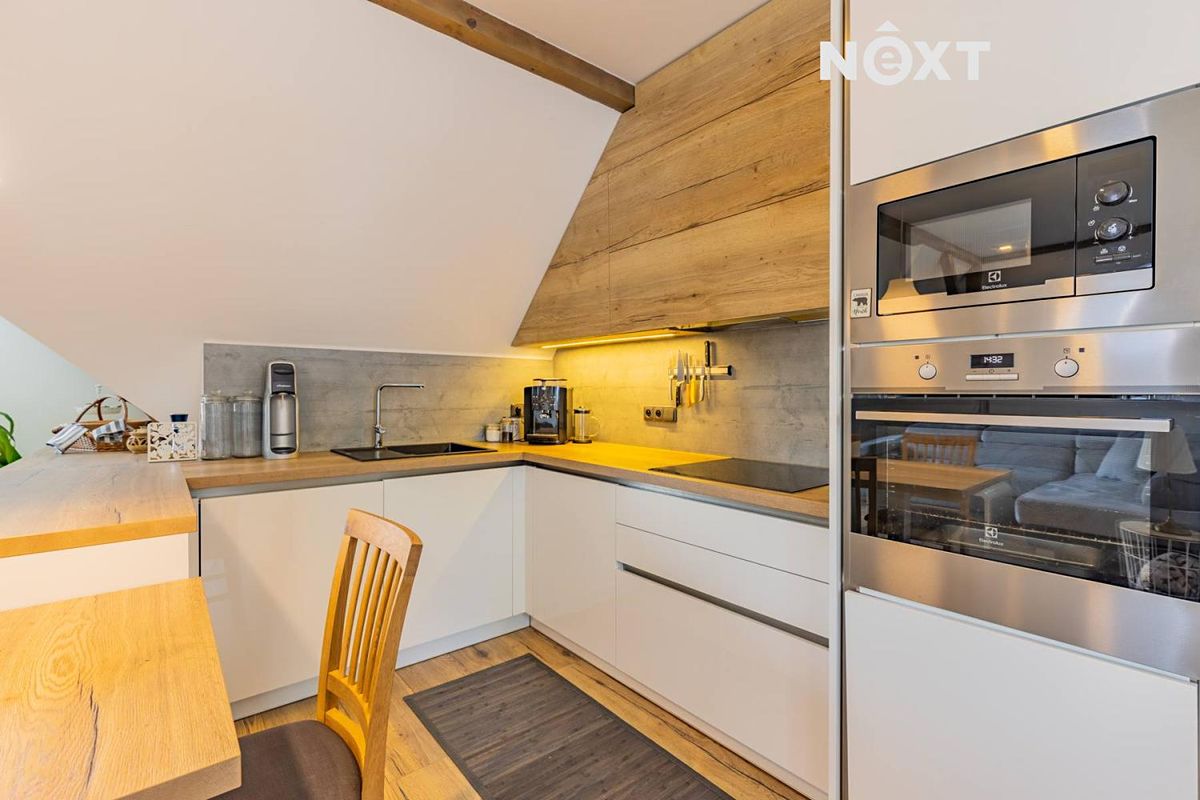 Prodej vily 280 m², pozemek 747 m² – fotografie 5