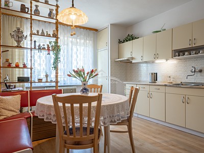 Prodej  rodinného domu 330 m², pozemek 612 m² — photo 2