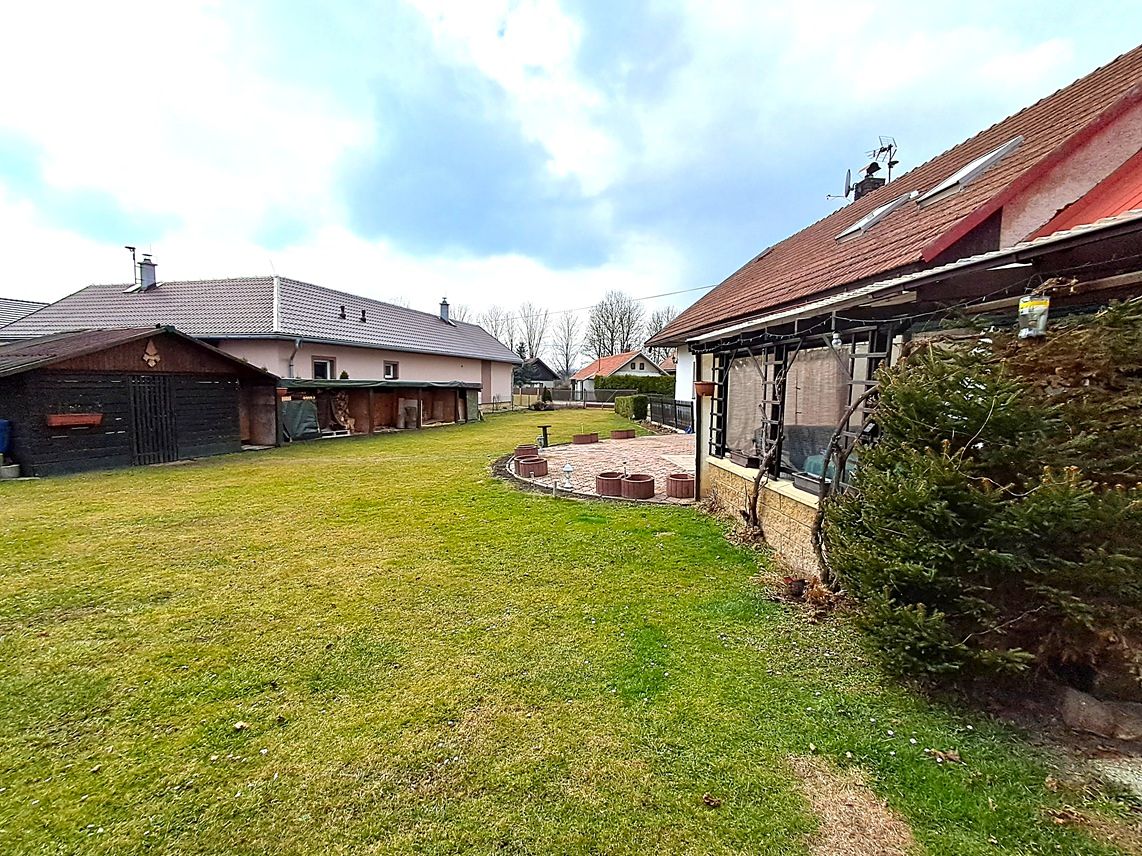 Prodej rodinného domu 290 m², pozemek 845 m² – fotografie 2