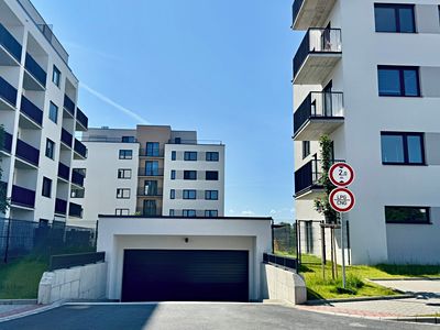 Pronájem garážového stání 14 m²