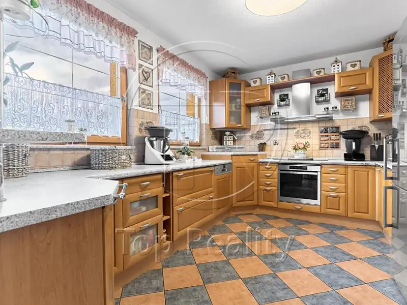 Prodej rodinného domu 210 m², pozemek 1001 m², Ostrov – náhled fotky 2