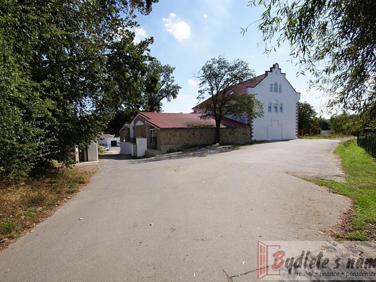 Комерційне приміщення на продаж, 3 000 м² (1 з 10)