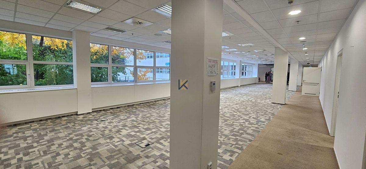 Pronájem kanceláře 1323 m² – fotografie 3