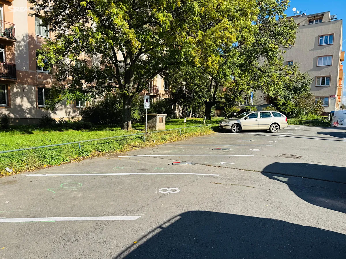 Pronájem garážového stání 13 m² – pohled 4