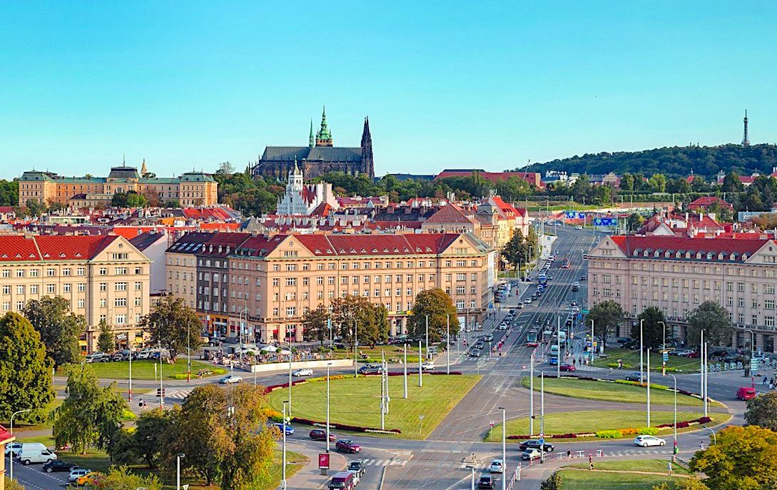Pronájem kanceláře 900 m²