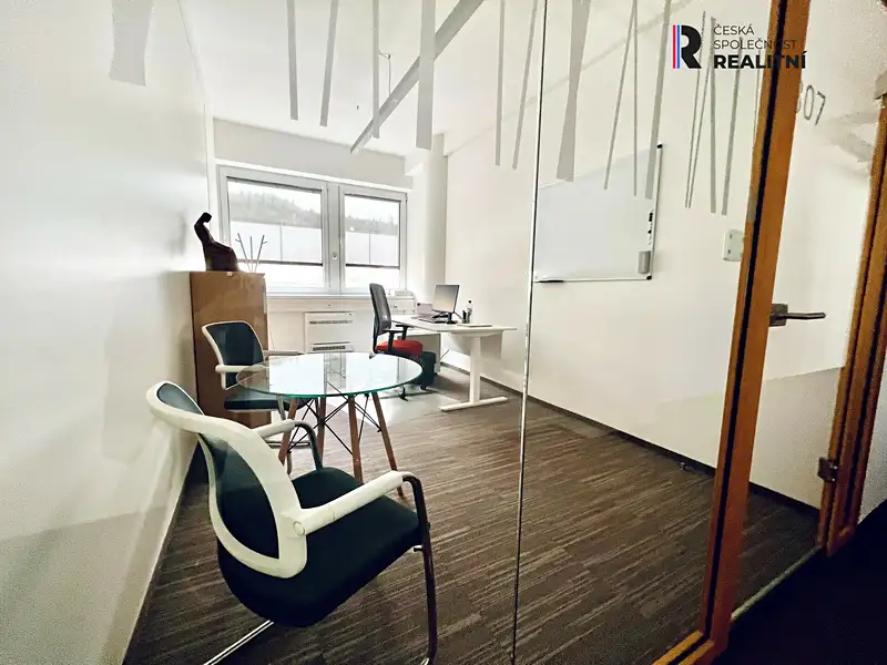 Pronájem kanceláře 550 m², Zlín – náhled fotky 3