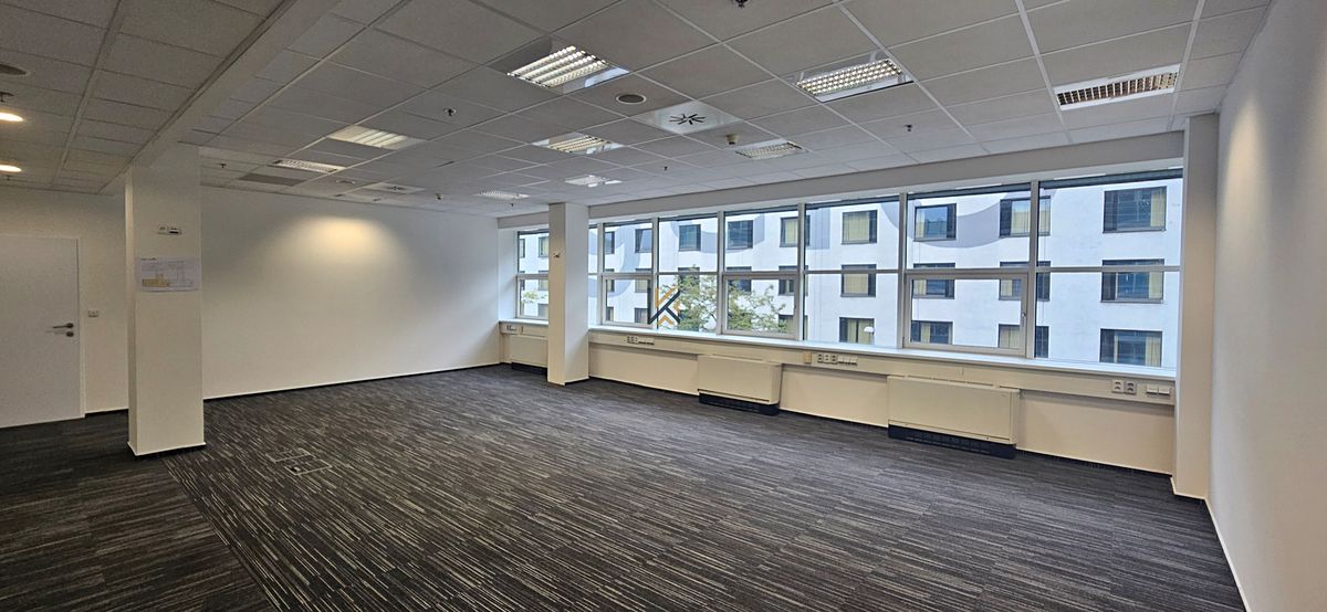 Pronájem kanceláře 1323 m² – fotografie 4