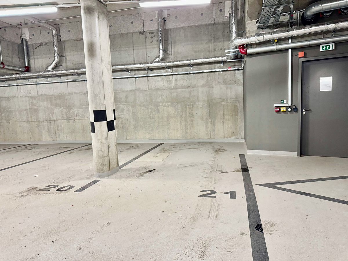 Pronájem garážového stání 14 m² – fotografie 2