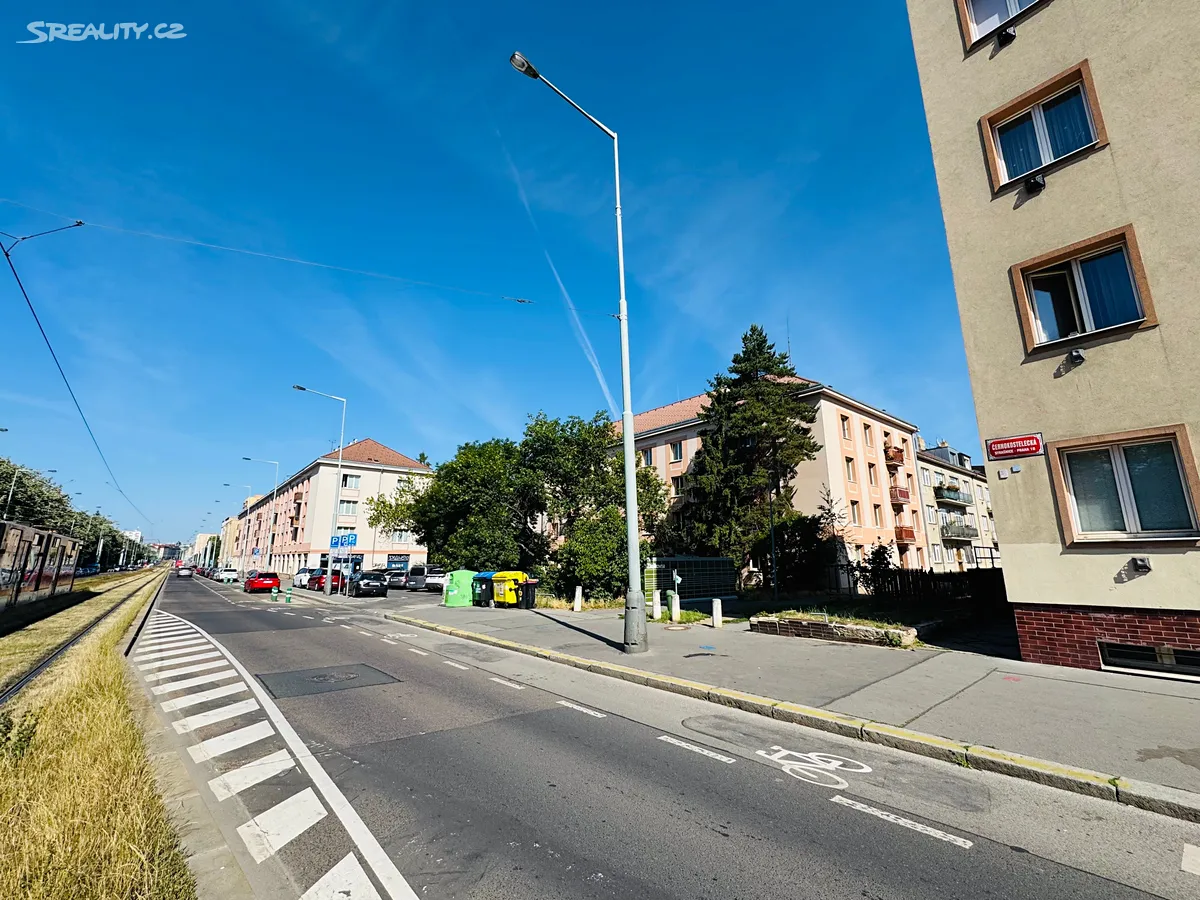 Pronájem garážového stání 13 m² – další