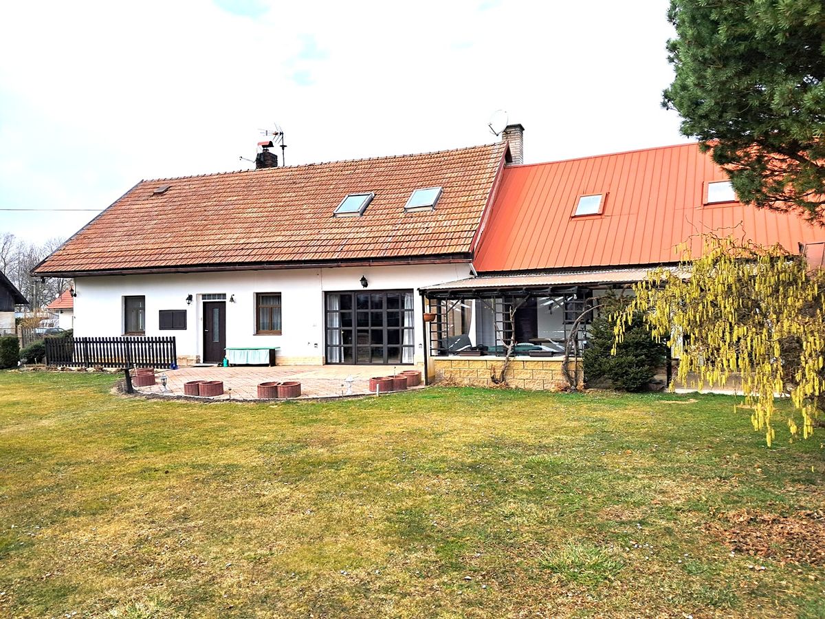 Prodej chalupy 290 m², pozemek 845 m², Vysoké Veselí – fotka 1 z 3