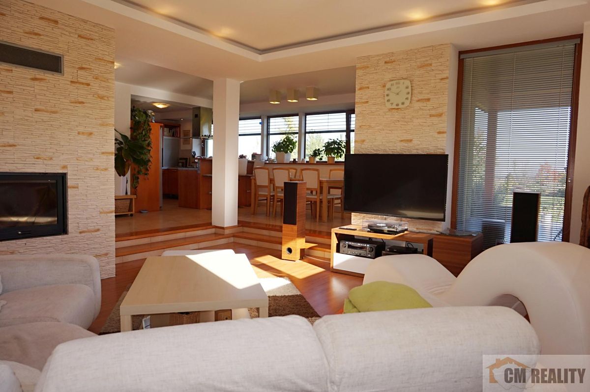 Prodej rodinného domu 197 m², pozemek 2022 m² – fotografie 3