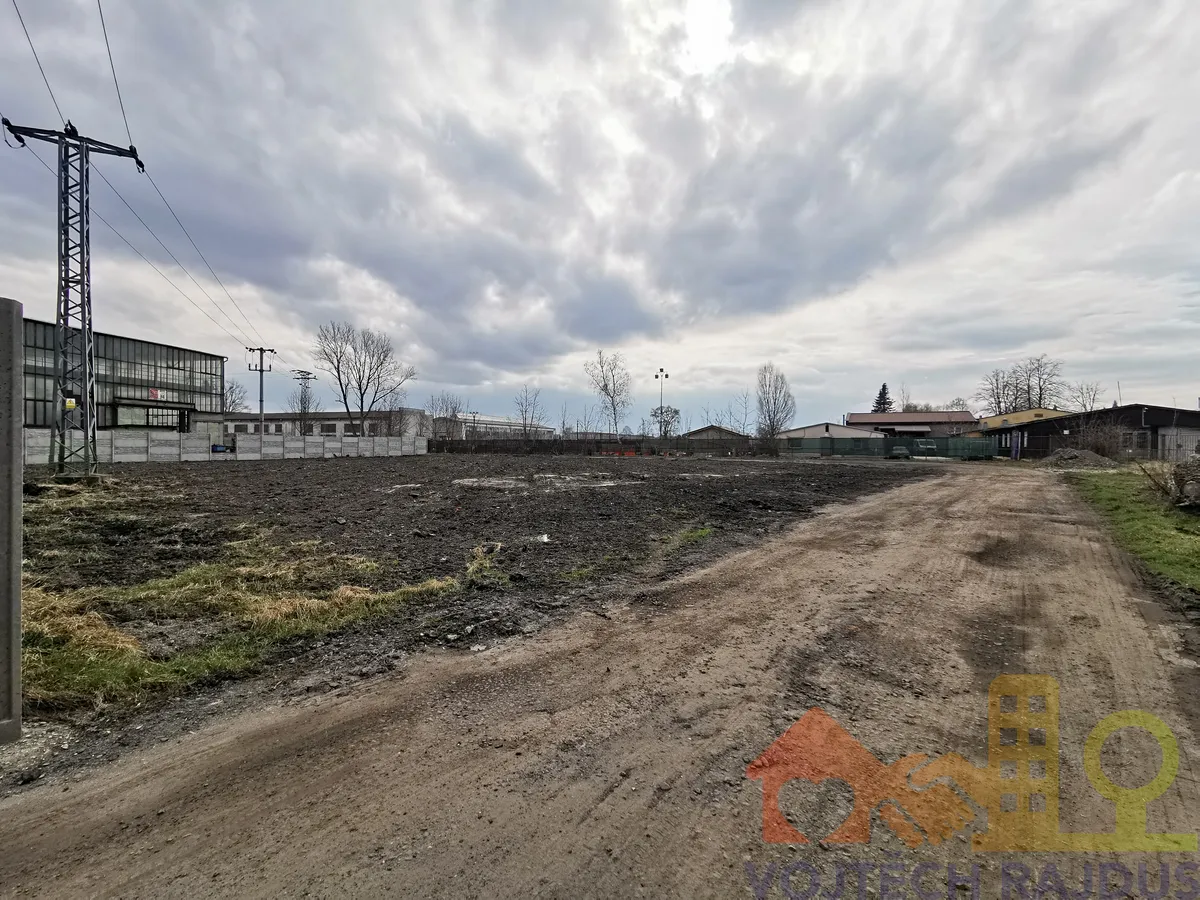 Prodej komerčního pozemku 12818 m²