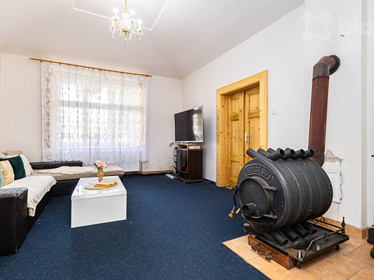 Haus zum Kauf, 1.288 m² (2 von 16)