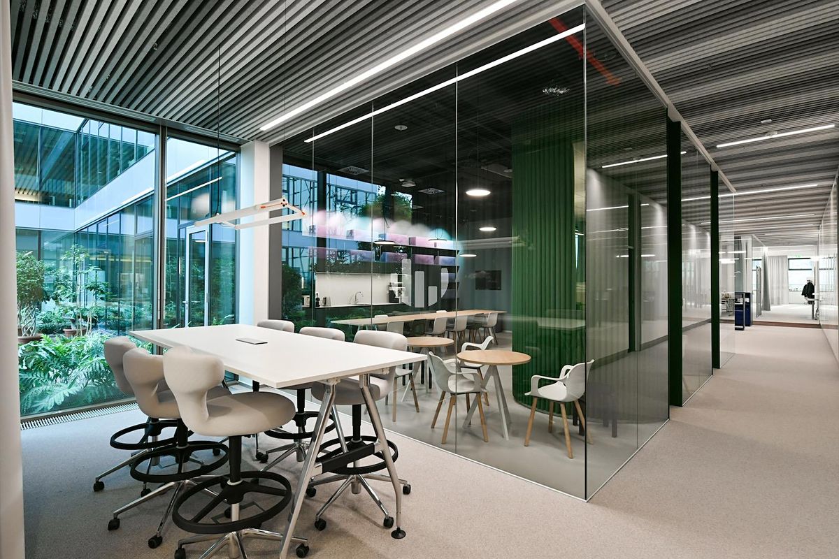 Pronájem kanceláře 2041 m² – fotografie 3