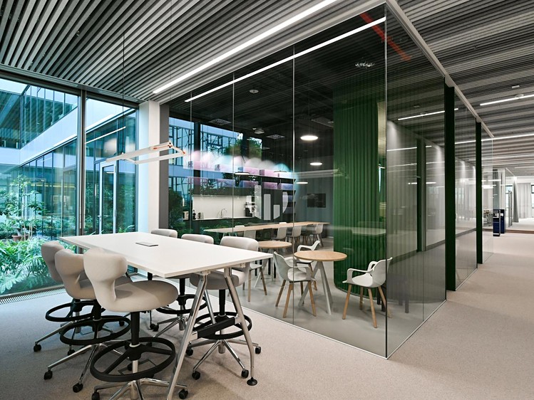 Комерційне приміщення в оренду, 1 047 м² (3 з 10)