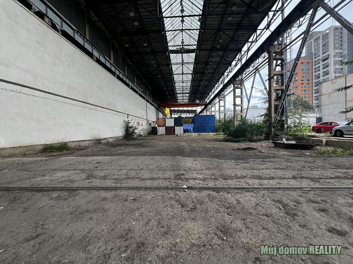 Pronájem komerčního pozemku 1900 m²