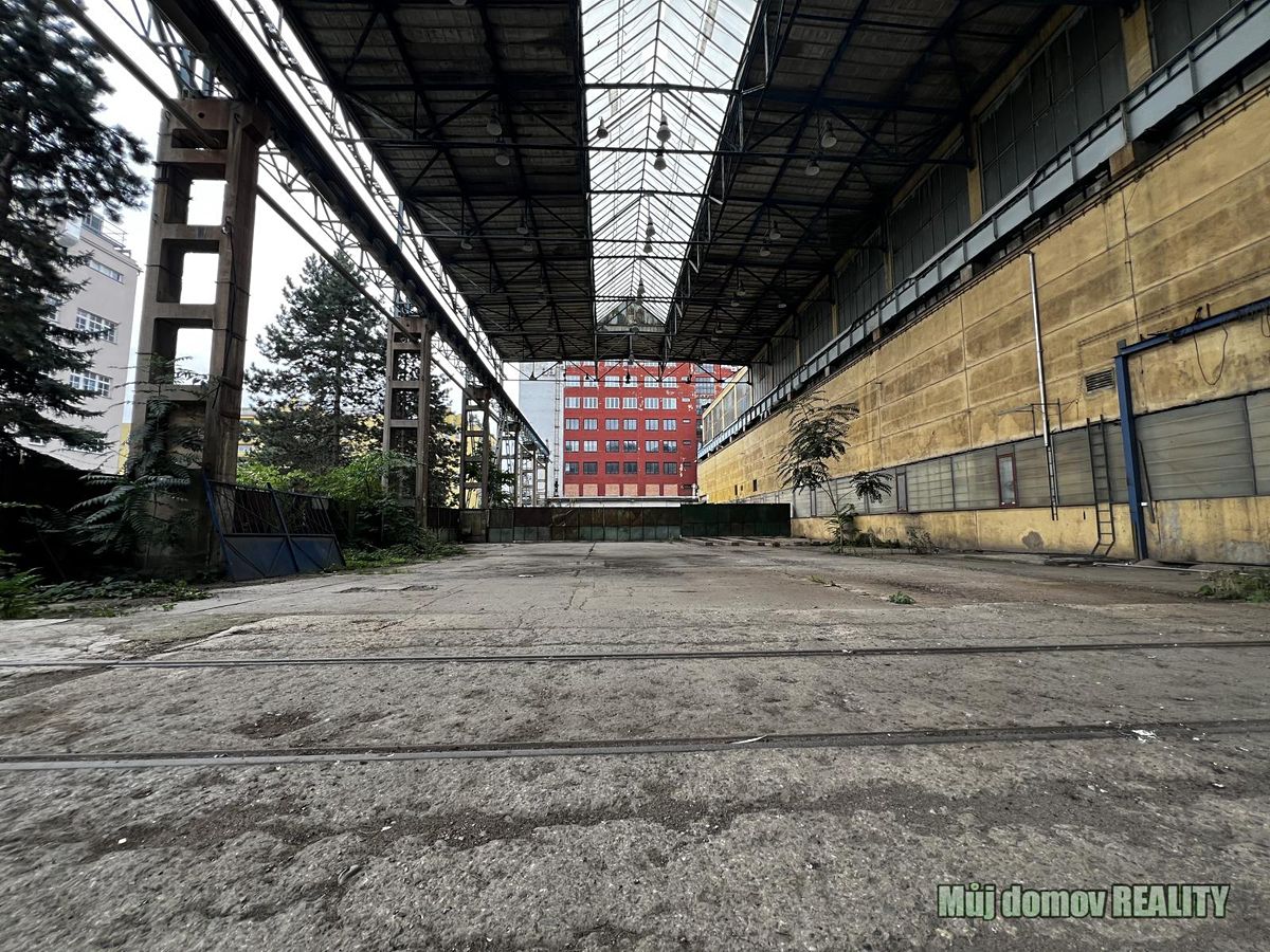Pronájem komerčního pozemku 1900 m² – fotografie 3