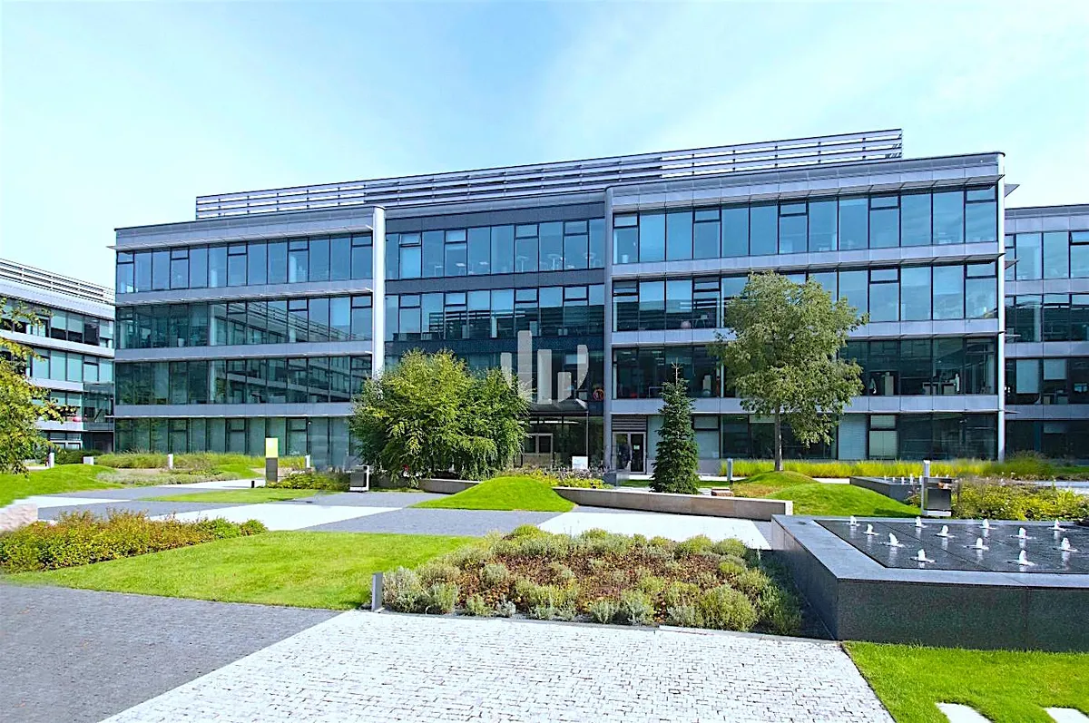 Pronájem kanceláře 2041 m²