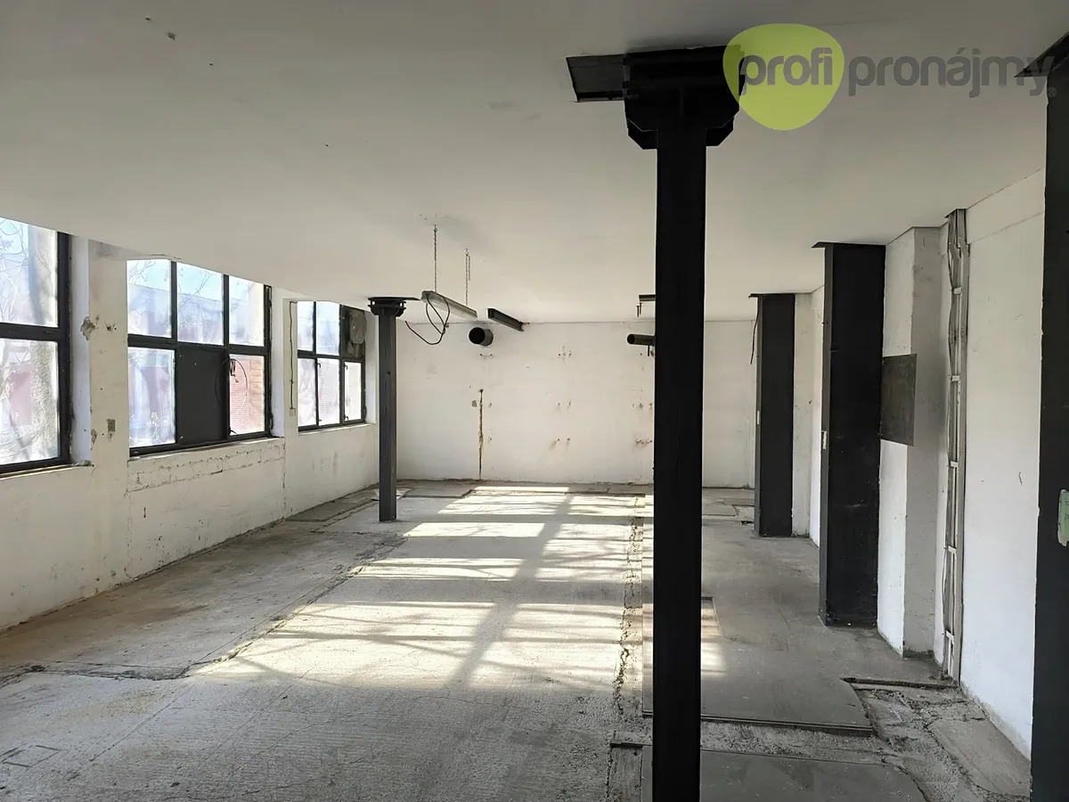 Pronájem skladového prostoru 521 m²