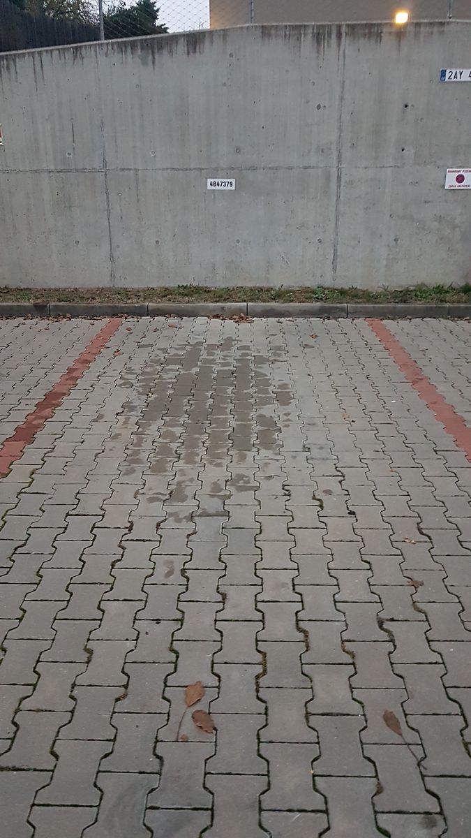 Pronájem garážového stání 18 m²