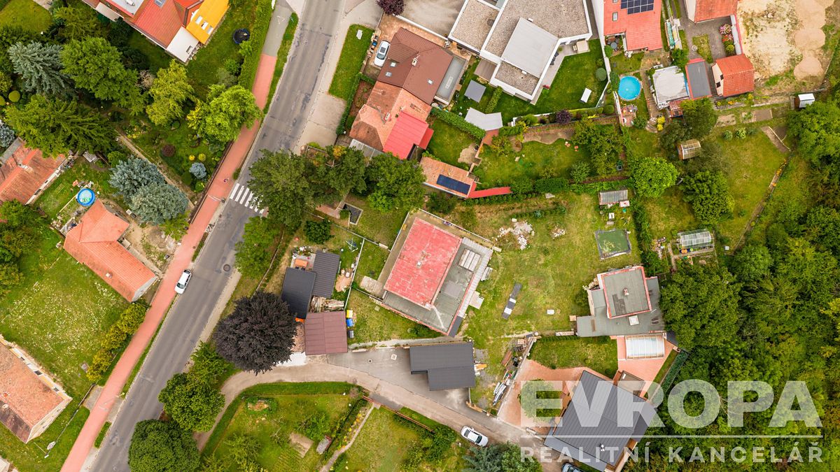 Prodej rodinného domu 200 m², pozemek 736 m² – fotografie 2