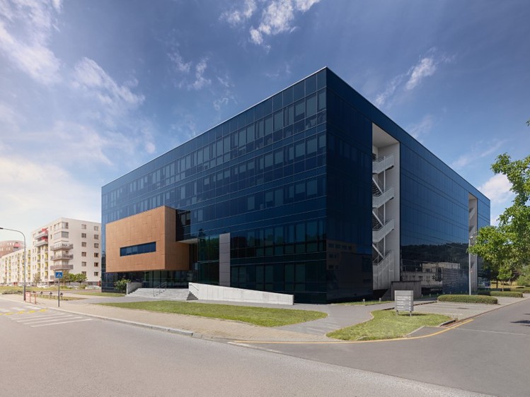 Pronájem komerčního prostoru, 744 m² (1 z 22)