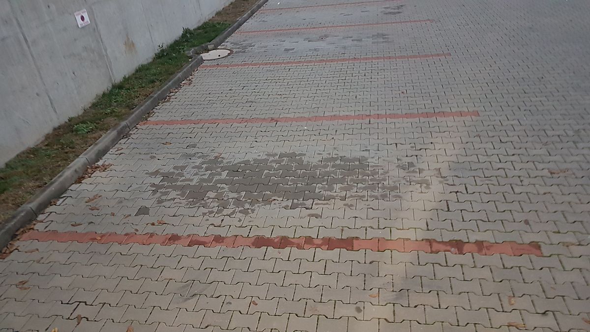 Pronájem garážového stání 18 m² – fotografie 2