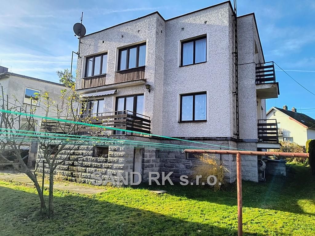 Prodej rodinného domu 242 m², pozemek 596 m² – fotografie 4