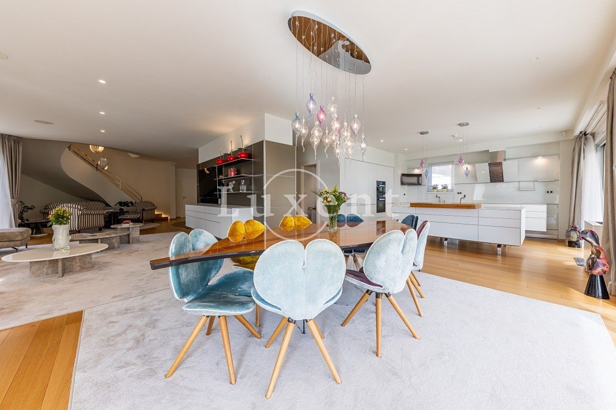 Prodej vily 1100 m², pozemek 930 m², Split – fotka 1 z 3