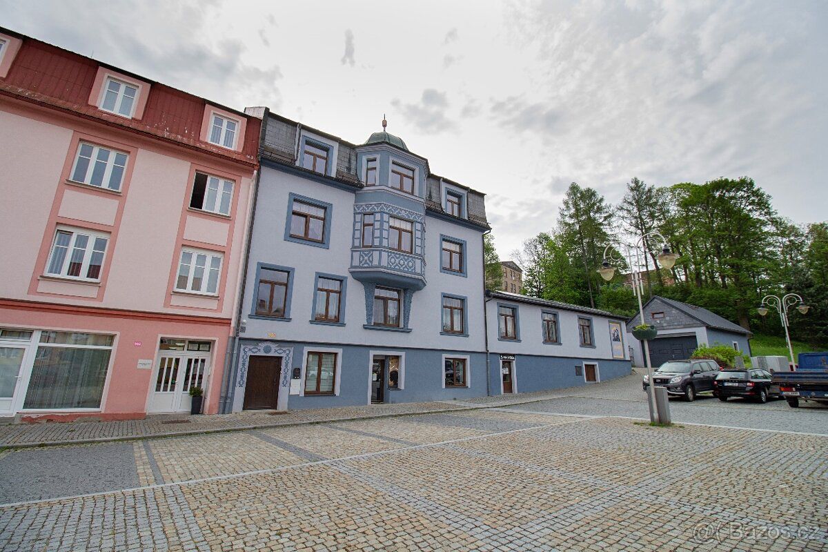 Prodej vícegeneračního domu 900 m², pozemek 1353 m² – fotografie 2