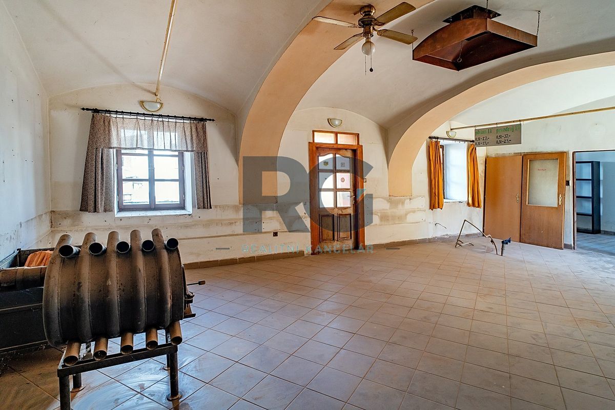 Prodej obchodního prostoru 140 m² – fotografie 4