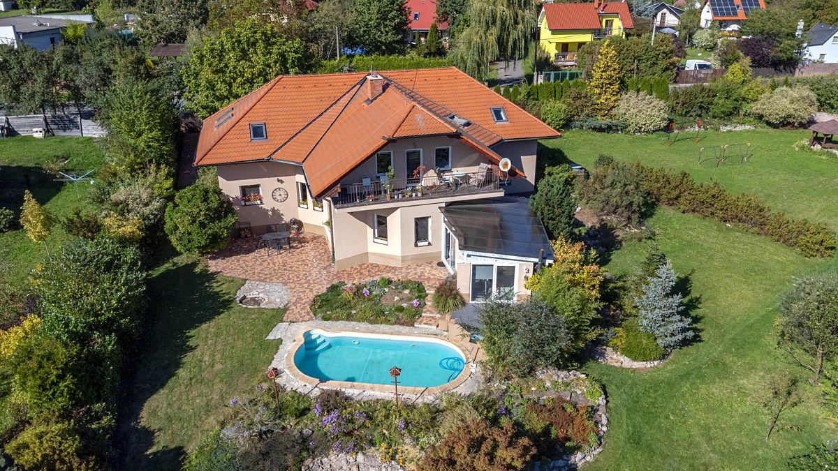 Prodej rodinného domu 321 m², pozemek 2875 m² – fotografie 2