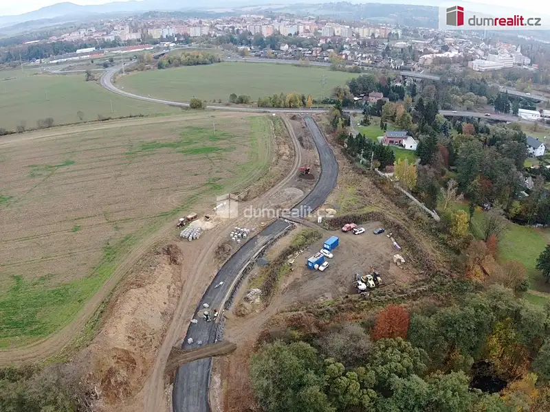 Prodej stavebního pozemku 1659 m², Ostrov – náhled fotky 2