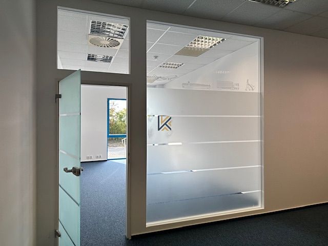 Pronájem kanceláře 244 m² – fotografie 4