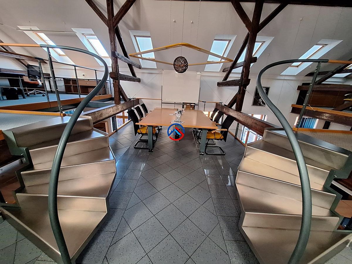 Pronájem kanceláře 230 m² – fotografie 2