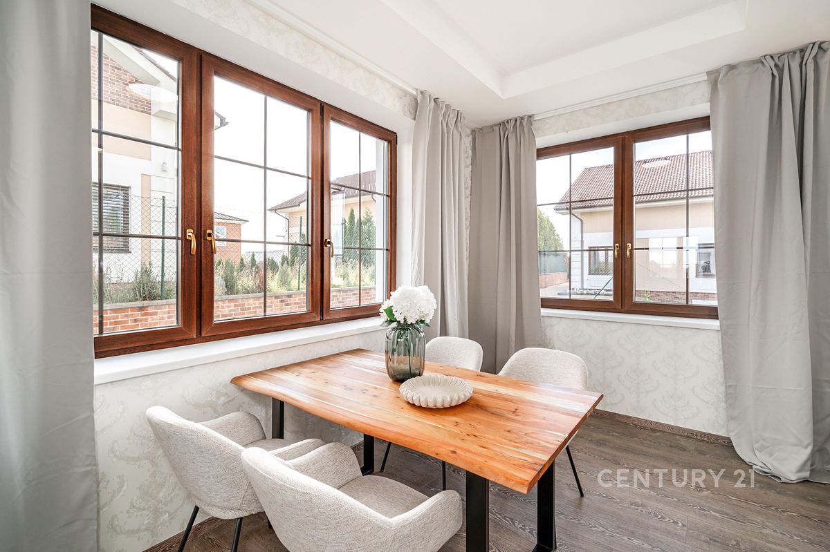 Prodej vily 300 m², pozemek 538 m² – fotografie 5