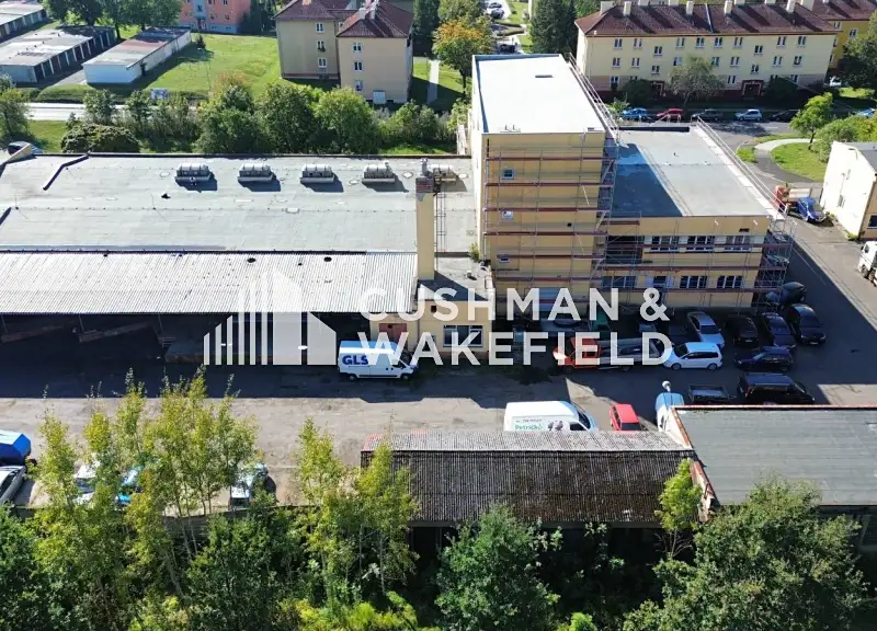Prodej výrobní haly, prostoru 2300 m², Ostrov – náhled fotky 2