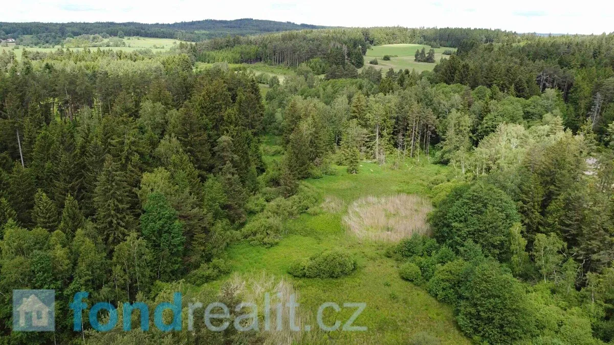 Prodej pozemku 27662 m²