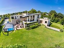 Prodej  vily 674 m², pozemek 2 276 m²