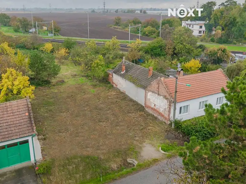 Prodej stavebního pozemku 1387 m², Hrušky – náhled fotky 1