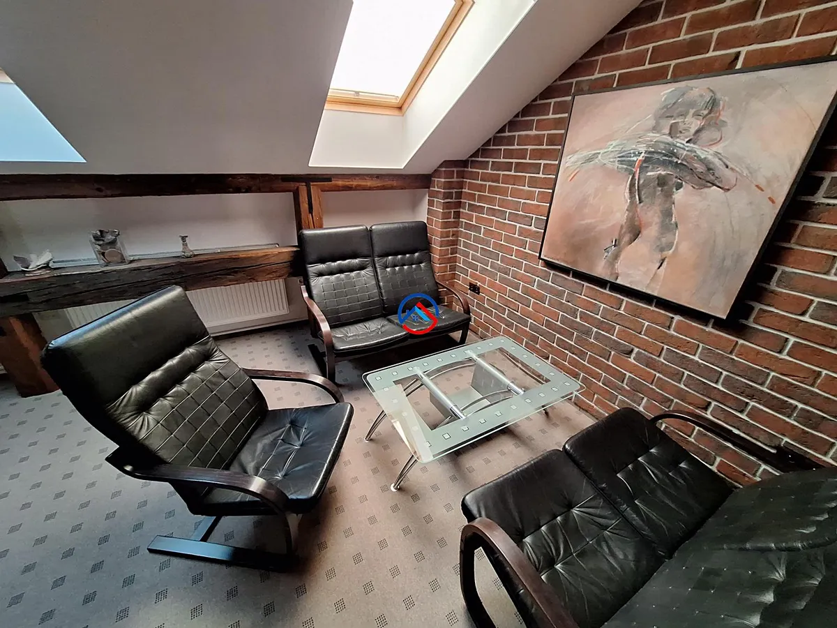Pronájem kanceláře 230 m²