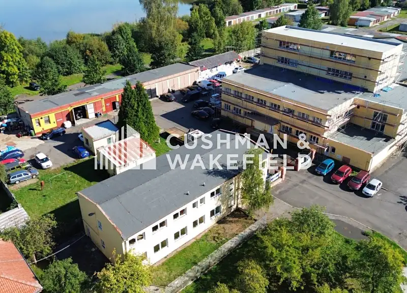 Prodej skladového prostoru 2300 m², Ostrov – náhled fotky 1