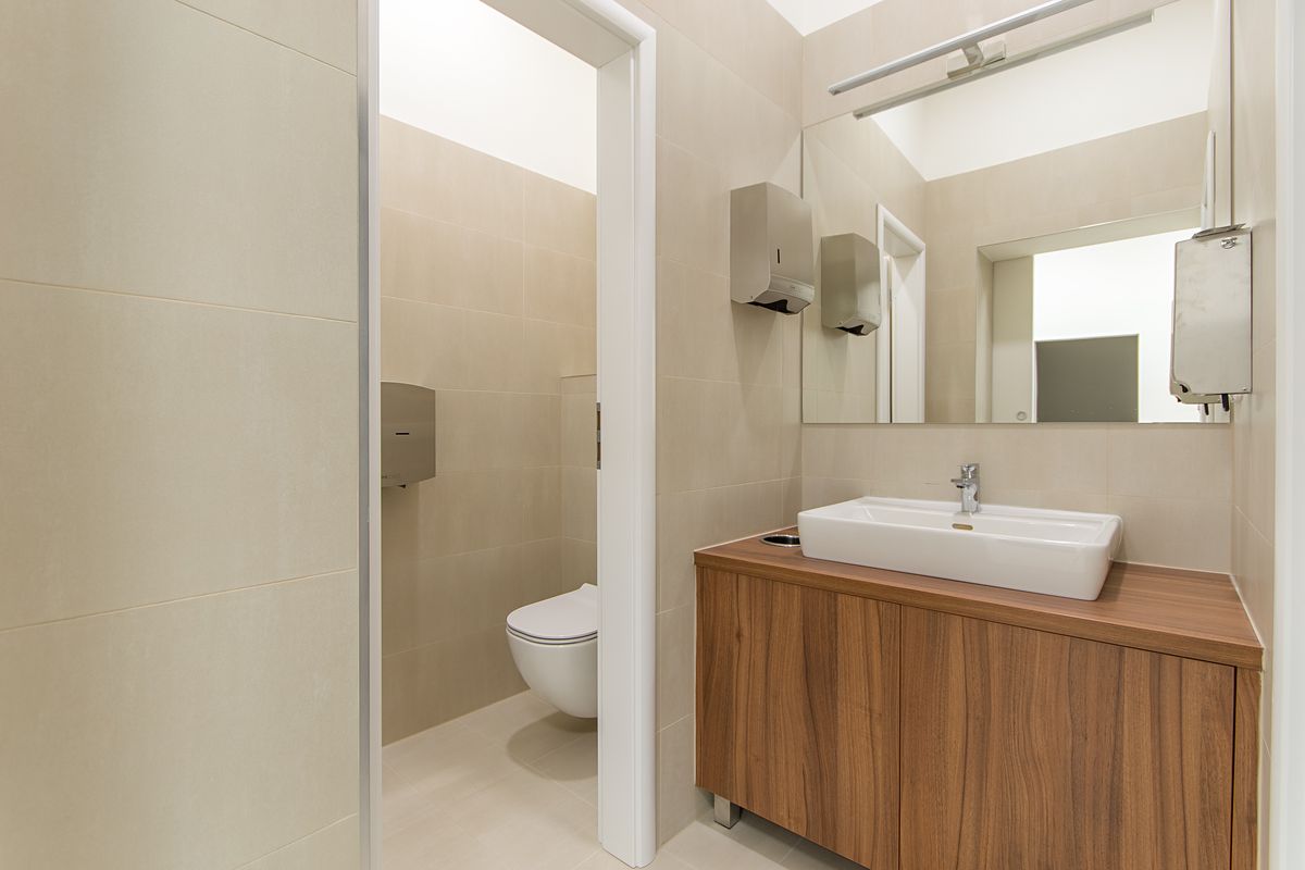 Pronájem kanceláře 146 m² – fotografie 3