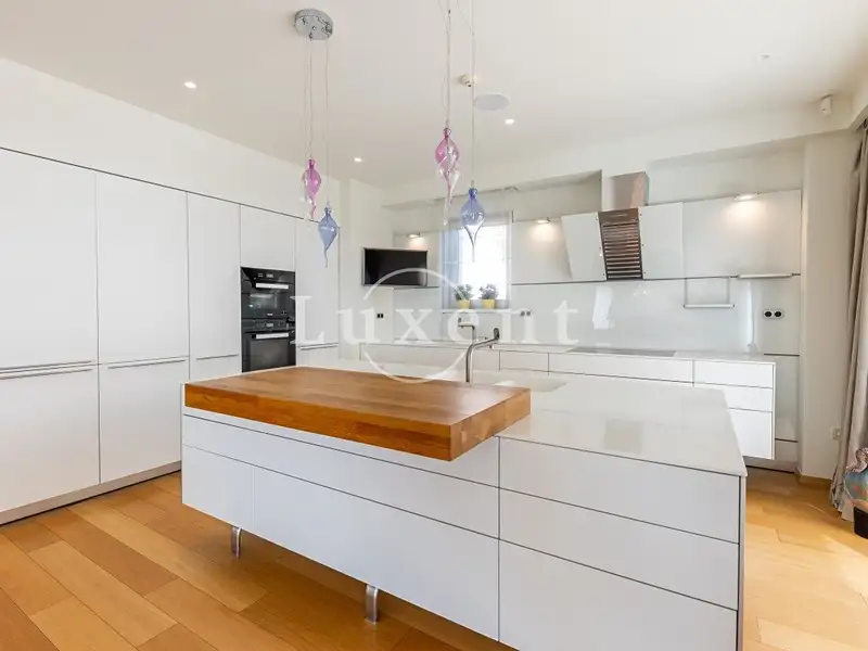 Prodej vily 1100 m², pozemek 930 m², Split – náhled fotky 2