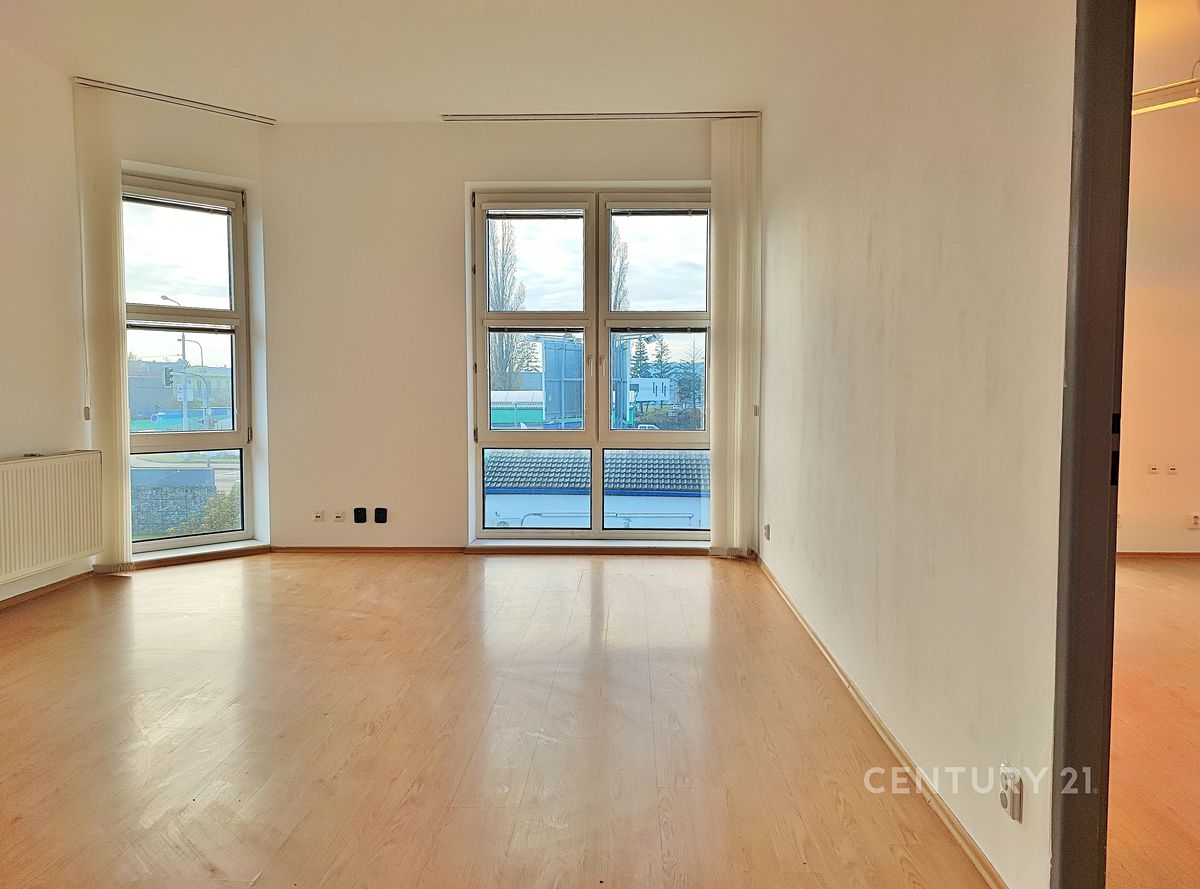 Pronájem kanceláře 46 m² – fotografie 2