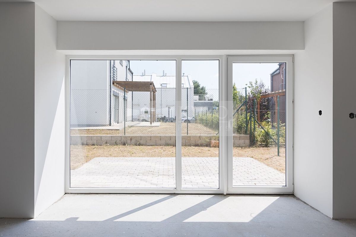 Prodej rodinného domu 166 m², pozemek 99 m² – fotografie 2