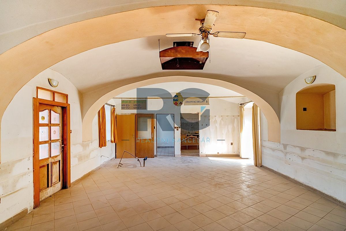 Prodej obchodního prostoru 140 m² – fotografie 2