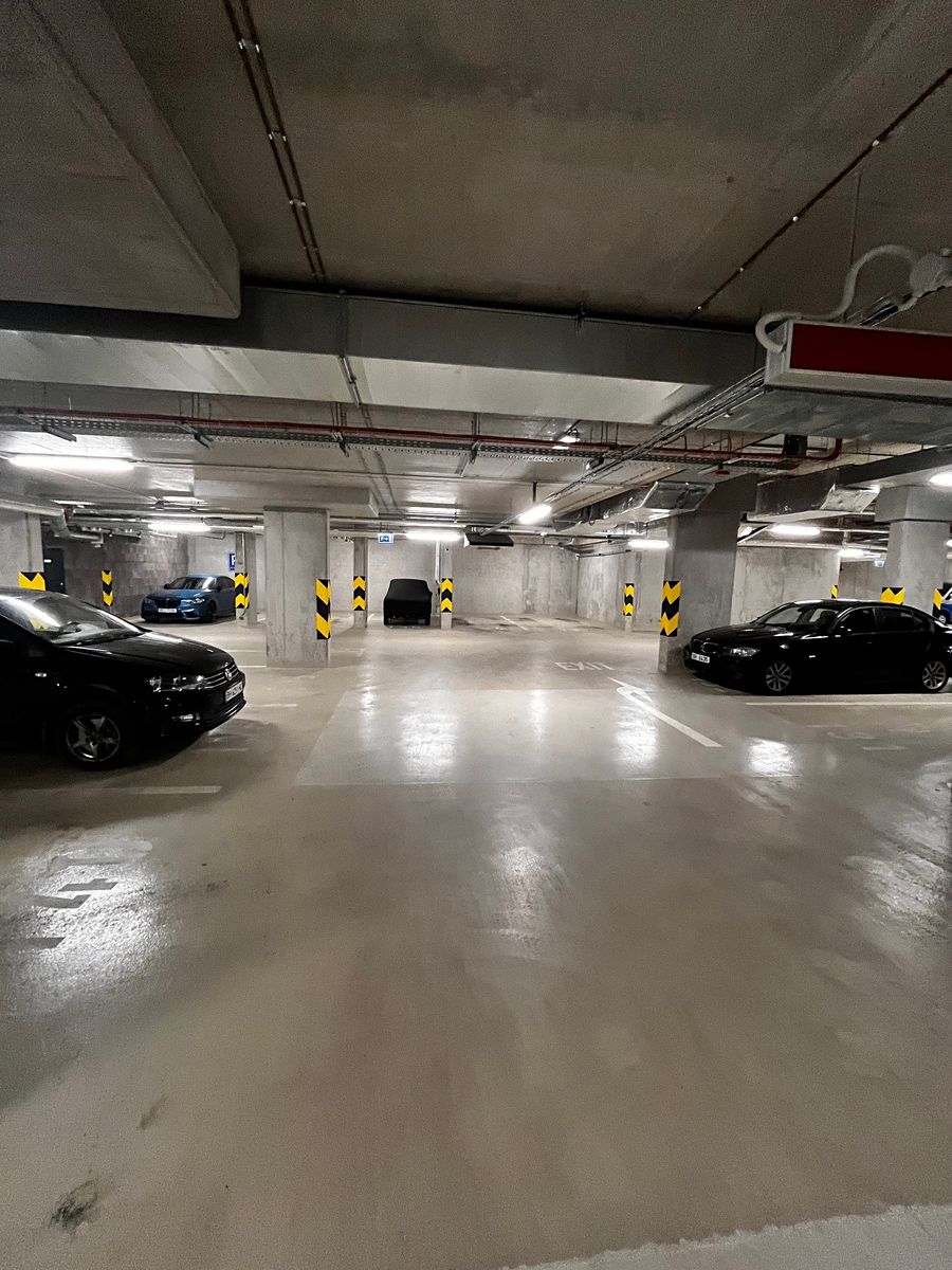 Pronájem garážového stání 12 m²